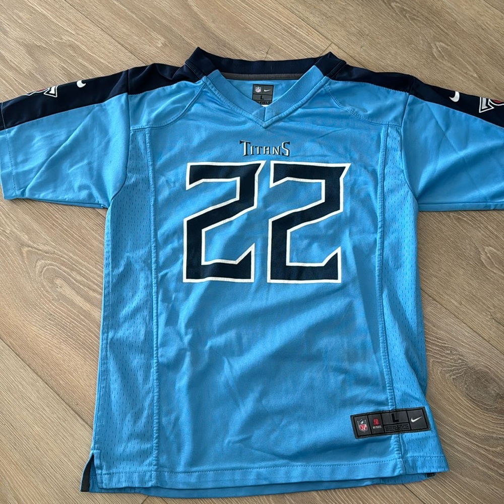 Nike Youth size large TennesseeTitans Derrick Henry jersey
